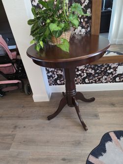 Round Wood Pedestal Accent Table