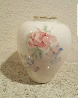 Lenox Decorated 24k Gold Trim Vase made in usa