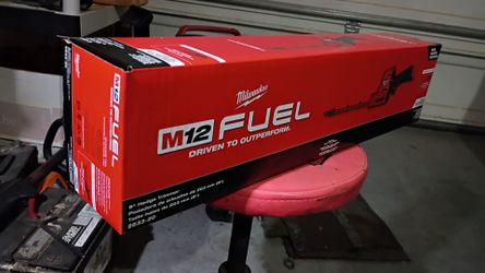 Milwaukee m12 8" hedge trimmer