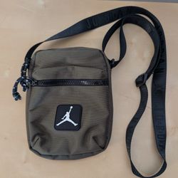 Nike Air Jordan Rise Festival Bag 1L Crossbody Bag Men's Or Women's Green Black