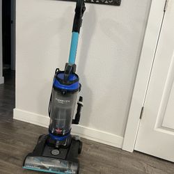 Bissell  Cleanview Swivel Pet Vacuum 