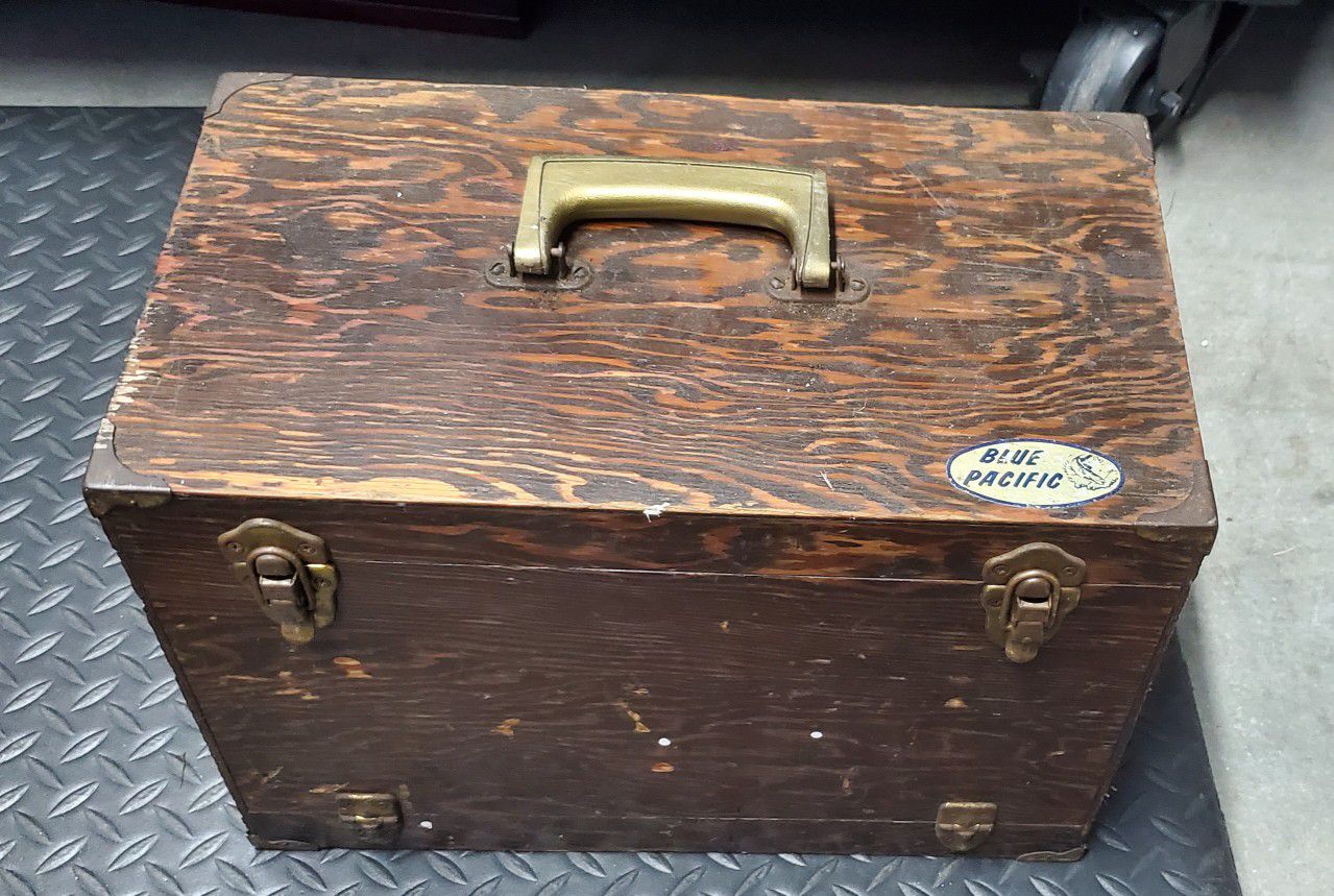 Vintage Tackle Box for Sale in Santa Clarita, CA - OfferUp