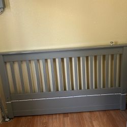 Full/queen Size Bed 🛏️ 