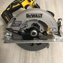 Dewalt Saw 20 Flex Volt   7/14  Tool Only 