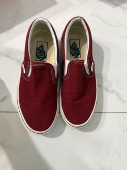 Lassis slip on true white red vans size 4 in men’s size 5.5 I. Women’s