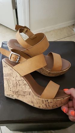 Nude wedges