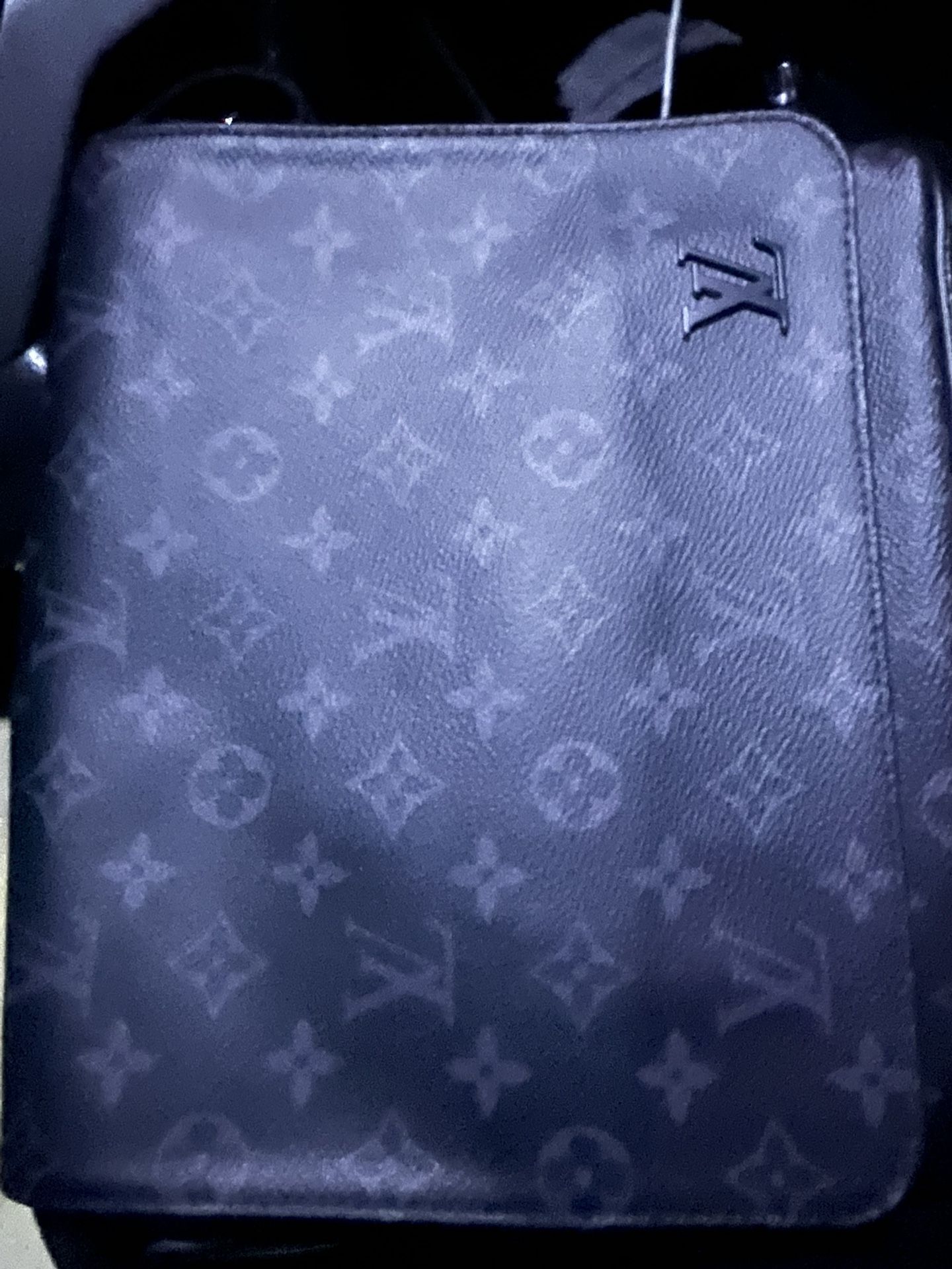Louis Vuitton Bag Men LV Bag for Sale in Sunny Isles Beach, FL - OfferUp