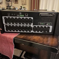 Mackie DL32 digital mixer