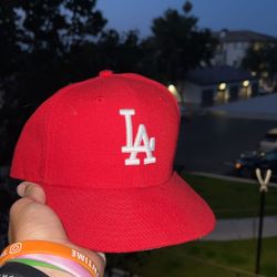 RED DODGERS FITTED SIZE 7