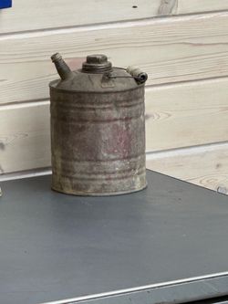 Vintage oil can
