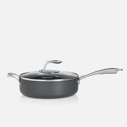 CHEF SERIES II 3.2-QT./3 L SAUTÉ PAN WITH GLASS COVER CACEROLA CHEF SERIES II DE 3.2 CUARTOS/3 L CON TAPA DE VIDRIO SAUTEUSE SÉRIE CHEF II 3,2 PTE/3 L