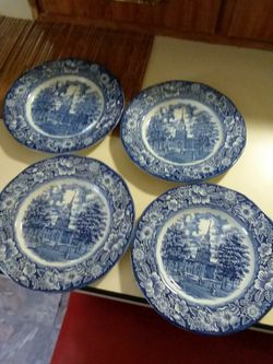 Set of 4 liberty blue plates