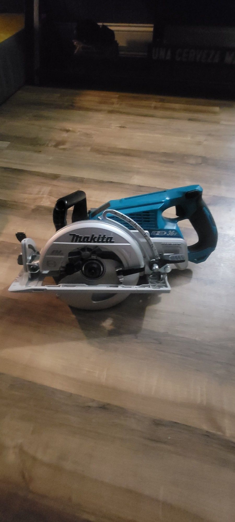 Makita worm drive style saw 36v