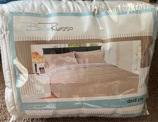 Queen Size Bedding, see Description for prices