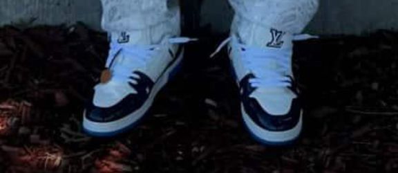 lv trainer sneaker