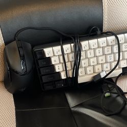 Razer Cobra Lightweight Optical Gaming Mouse with RGB Lighting and Snpurdiri RGB Keyboard