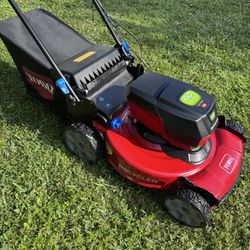 BRAND NEW IN A BOX 60 V MAX' 22 INCH RECYCLER  W/PERSONAL PACE  (SELF PROPELLED REAR WHEELS DRIVE) LAWN MOVER -6 .0 Ah  BATTERY AND CHARGER INCLUDED. 