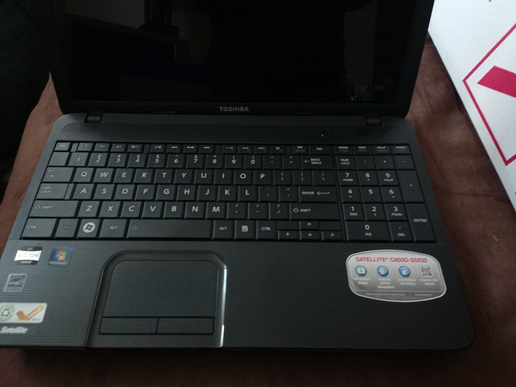 4 gb Toshiba Wireless Laptop