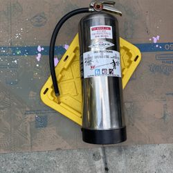 Fire Extinguisher Pressurized Water 1982