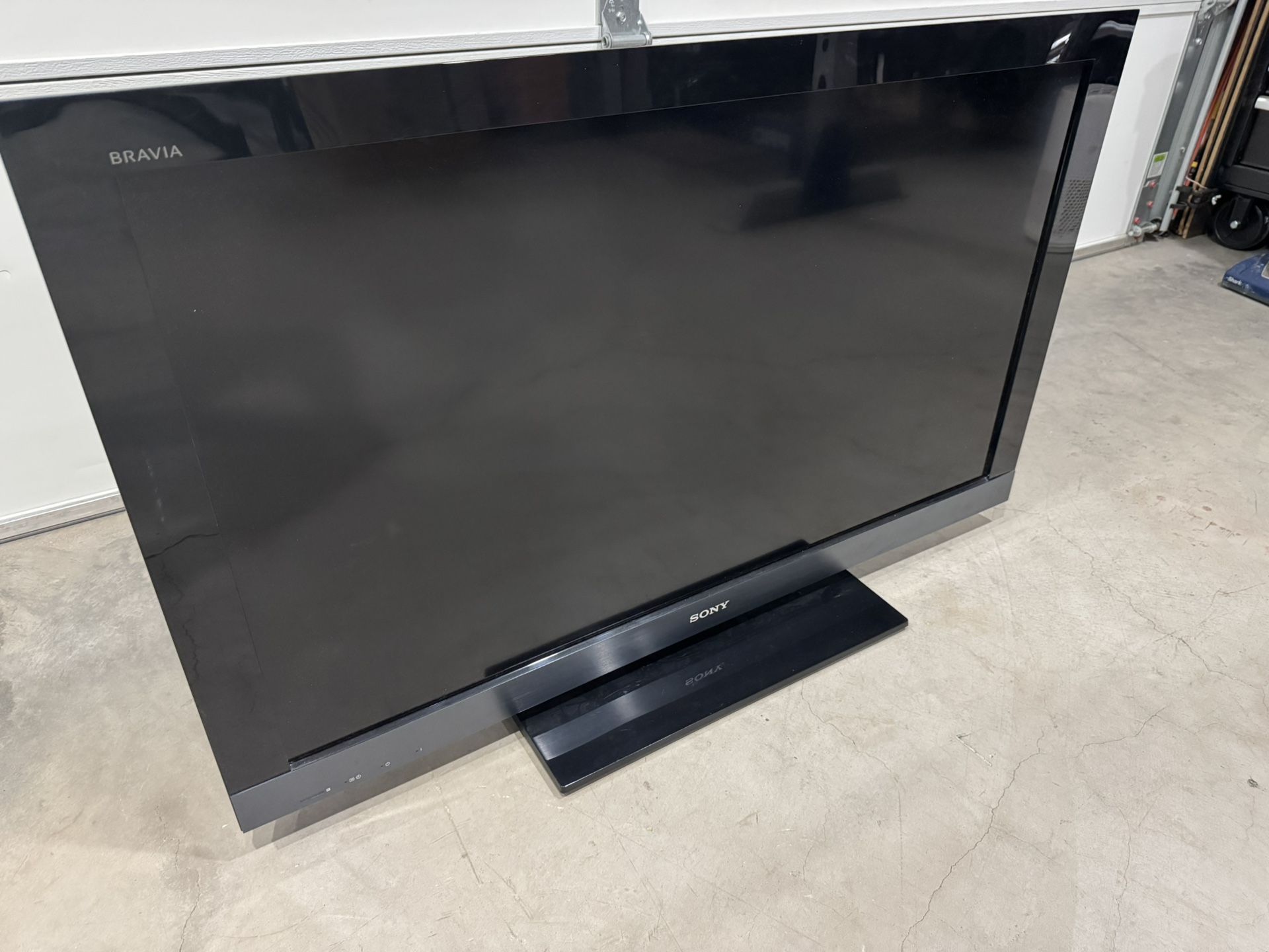 Sony Bravia 40” NOT SMART TV! -35ave & Glendale