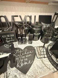 Black kitchen decor