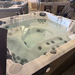 Hot Tub ( Clear Water Starlight 7L)