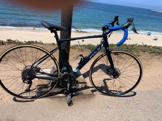 Fuji jari. 2.3. 18 speed   Medium size lightweight aluminum frame with mechanical disc brakes