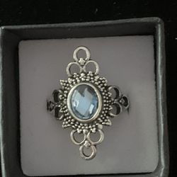 Beautiful Silver Ring w/ Sparkling Blue Center - Size 6 