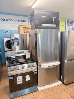 ✨ Sale ✨ LG 33” Wide Refrigerator and Gas Stove with Free Microwave
