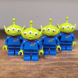 Set of 4 Lego Minifigures Toy Story The Aliens (Little Green Men)