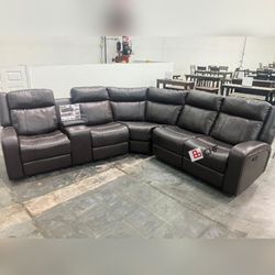 Power reclining livingroom sectional set