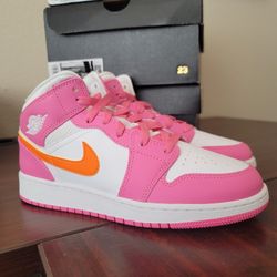 Girls/Woman's Air Jordan 1 Mid 