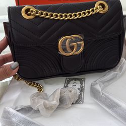 Beautiful Black Handbag with Gold Chain - New