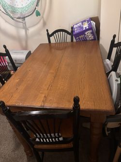 Oak dining table & 6 chairs
