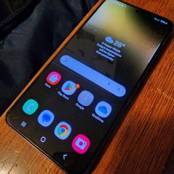 Samsung Galaxy S22 Unlocked , Samsung Watch 4 And Saamsung Galaxy Earbuds Plus