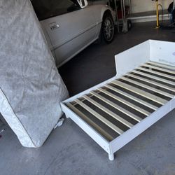 Toddler Bed & Bed frame 