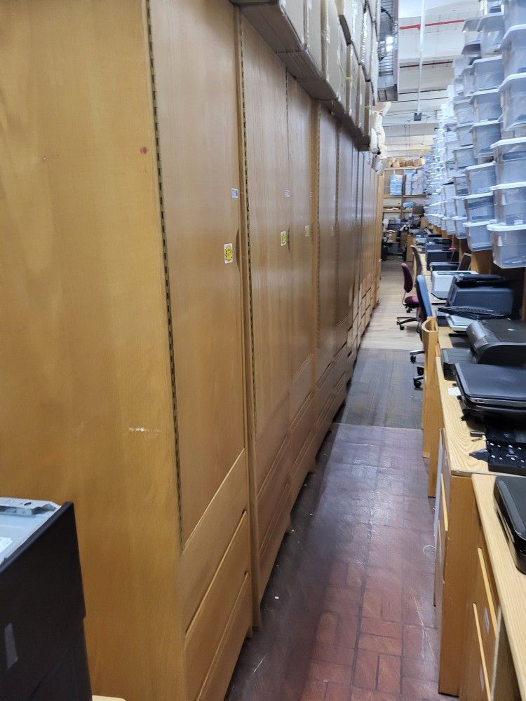 DRESSER AND WARDROBE IN ONE , VERY NICE WOOD QUALITY AND CLEAN (HOME2)