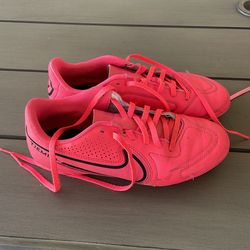 Girls Cleats Kids size 6