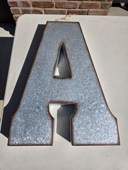 METAL LETTER DECOR