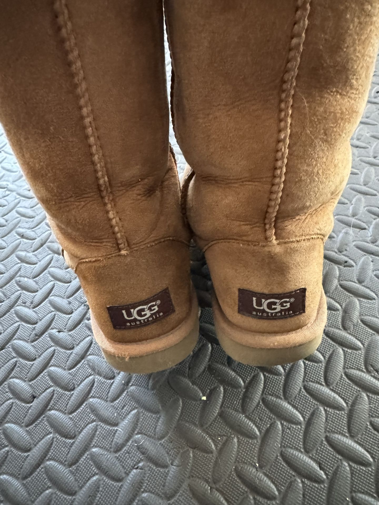 Authentic Ugg Size 6