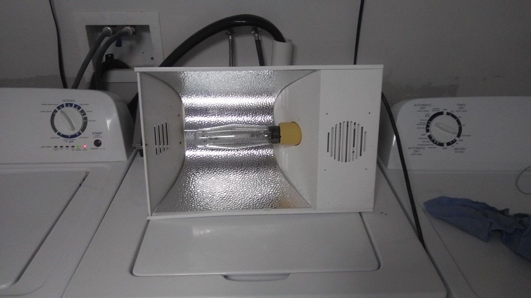 Hydrofarm grow light