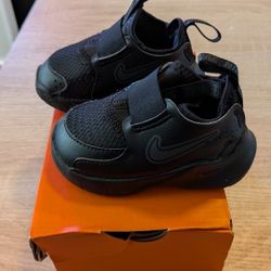 Slighty used Size 4 Flex Runner 4 Nike