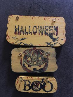 Halloween scary hanging wooden sign
