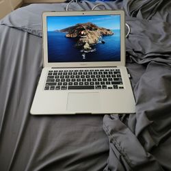 Mac Book Air Great Condition 