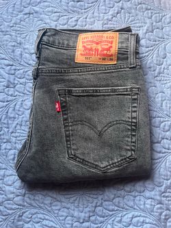 Gray Levi’s jeans size 32