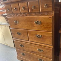 ❤️BEAUTIFUL FULL SIZE BEDROOM SET: CHEST, BED FRAME❤️