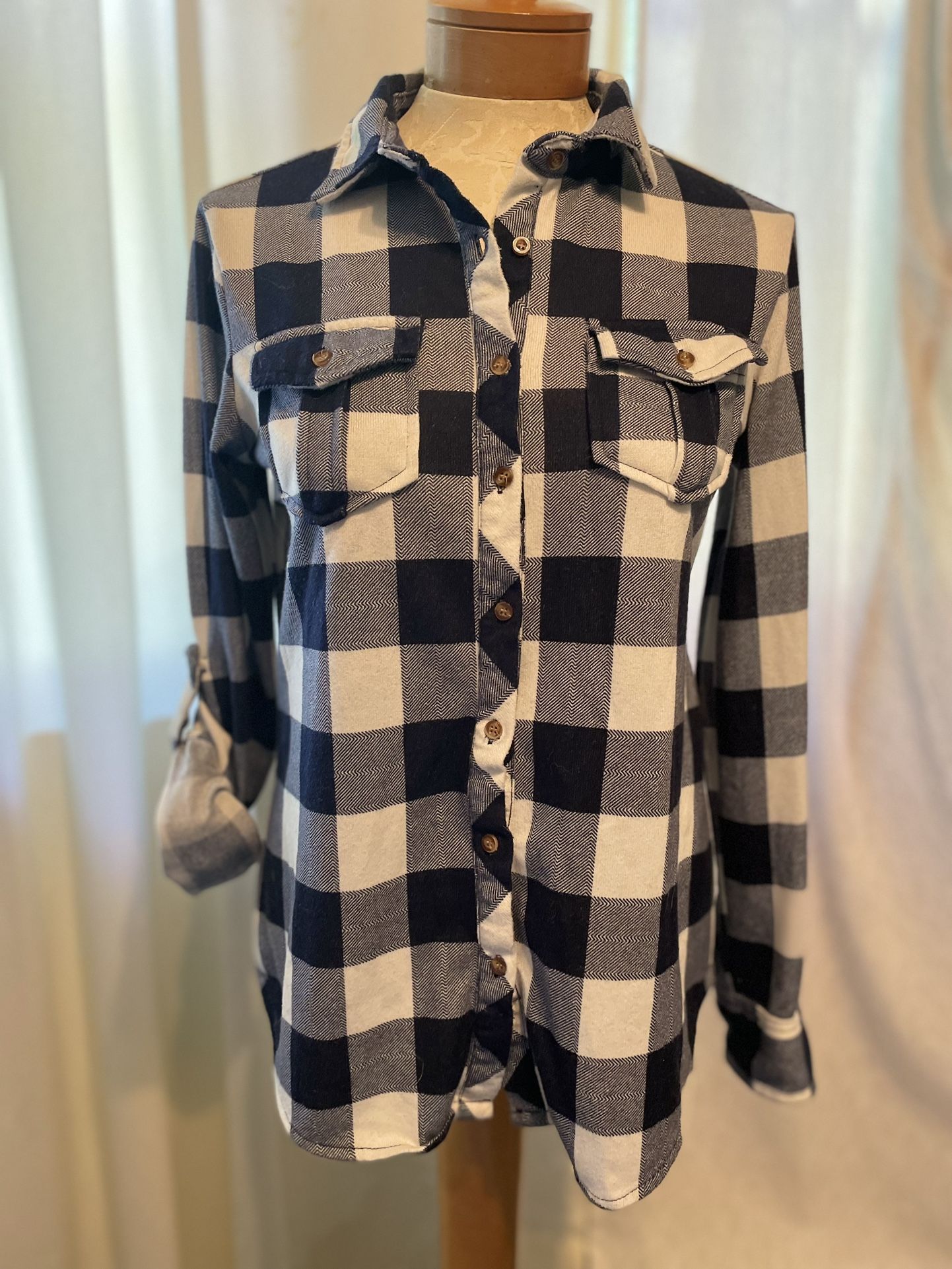 Buffalo plaid fannel Navy Blue And White Size Small