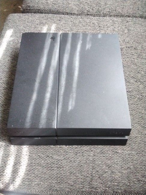 PlayStation 4 Console (Make A Offer)