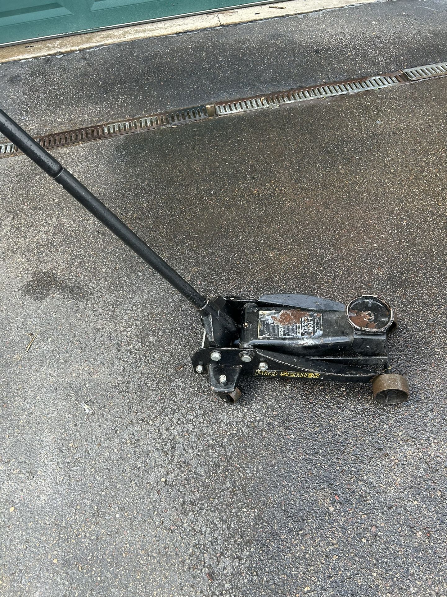 3 Ton Pro Series Floor Jack. Free.