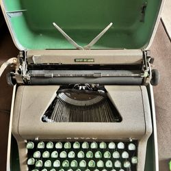 Vintage/Antique Royal Quiet Deluxe Typewriter 